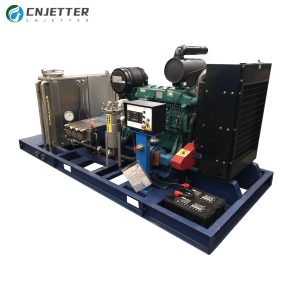 2000bar water jetting machine unit with a pressure of 2,000 bar to clean paint extruder screws.